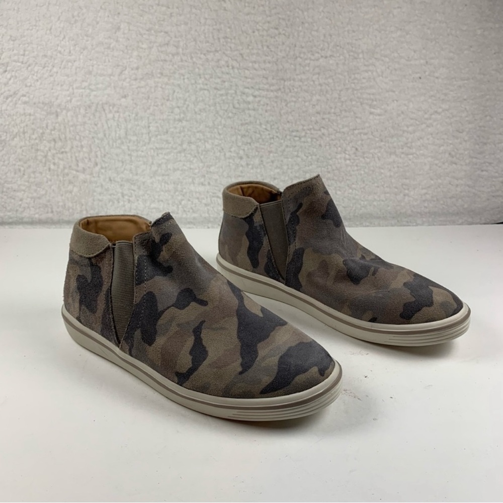 Me Too Women's Kane Leather Chelsea Sneaker Bootie camoflauge Size 7.5 NWOB 7405